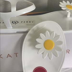 Katy Perry Geli Beach Sandals with Daisy 🌼🌼